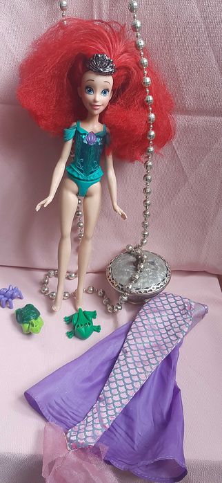 Куклы Барби, бу, разных периодови моделей