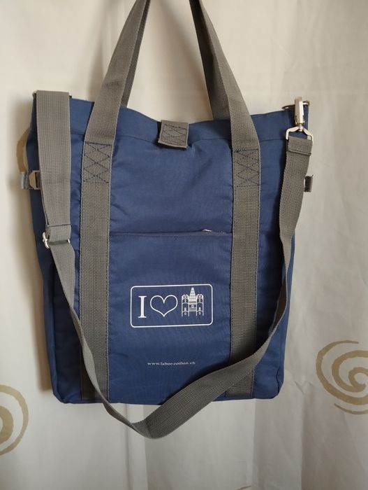 Продам сумку плотная плащевка.