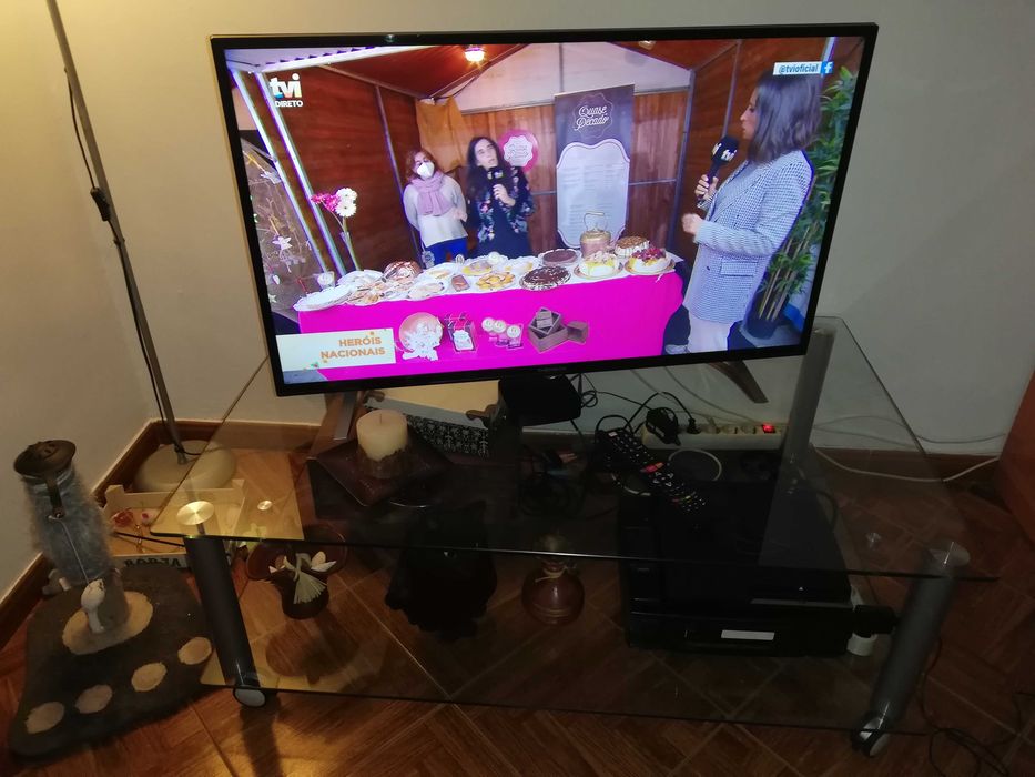 Mesa de apoio ou para televisão64297529144705122