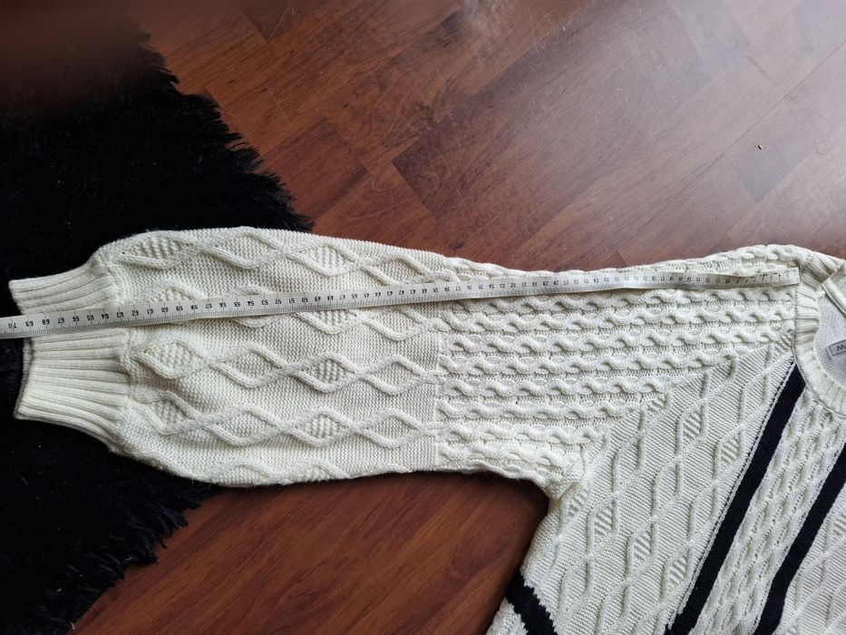 Biała suknia z wełny42