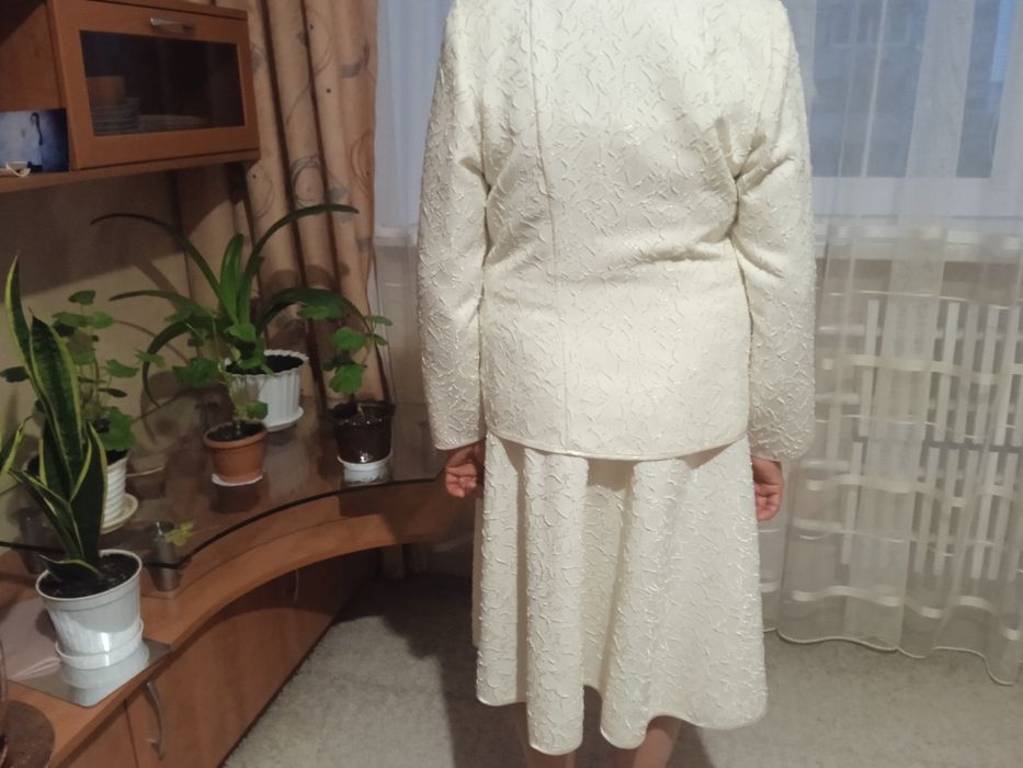 Женский костюм белый размер 48-50