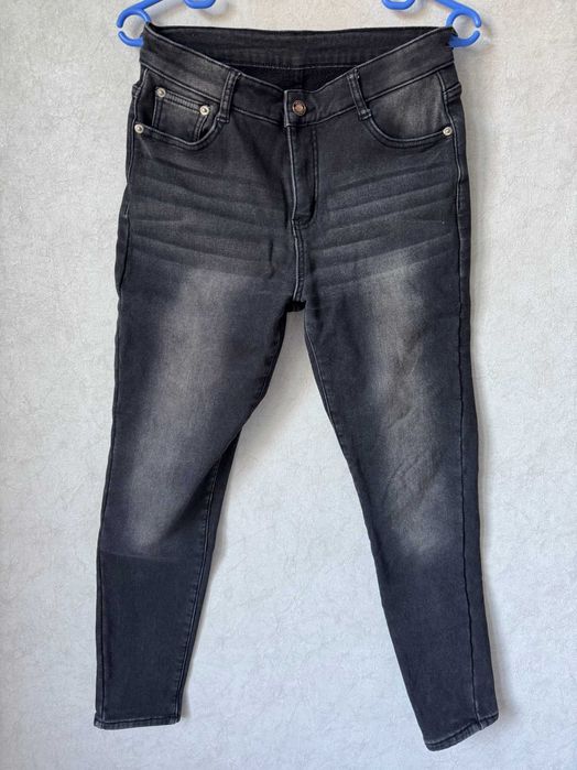 Теплі жіночі джинси в хорошому стані