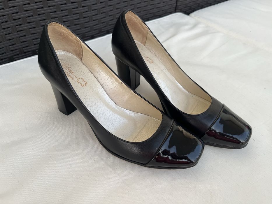 Skórzane czarne pantofle rozmiar 37