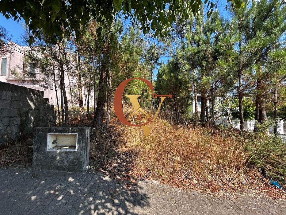 Terreno para Construção de Moradia 4 Frentes em Cristelo, Barcelos | 542 m²