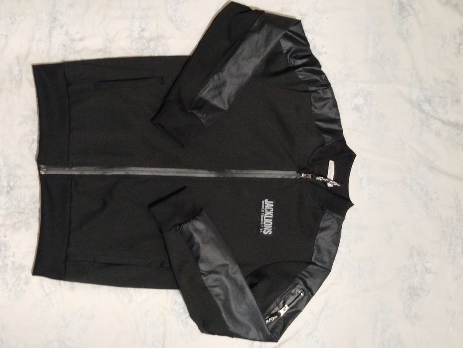 Продам кофту jacklions