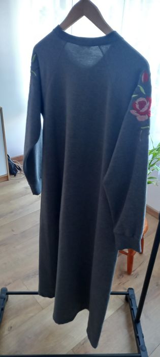 Sprzedam sukienke długą z motywem