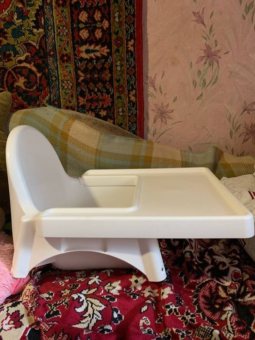 Столик для годування