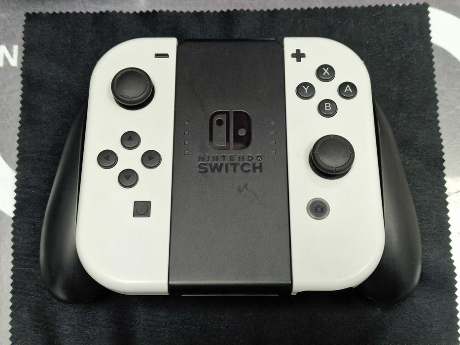 Nintendo Switch OLED 64GB White Joy-cons/Pro Controller/Grade B/6 gier
