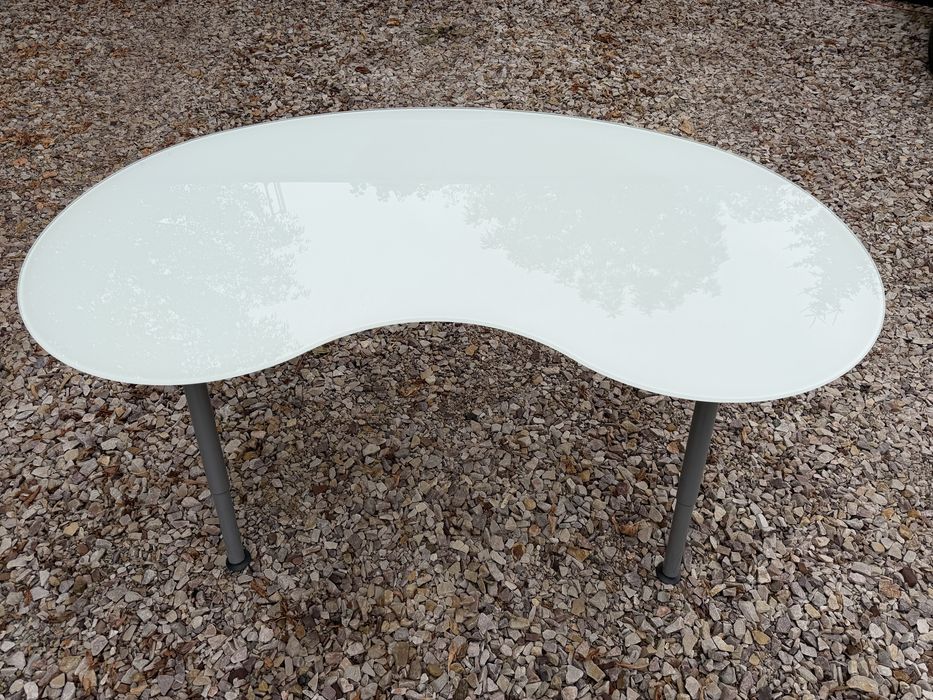 Biurko szklane IKEA Galant nerka 160/91 cm, stan bardzo dobry.