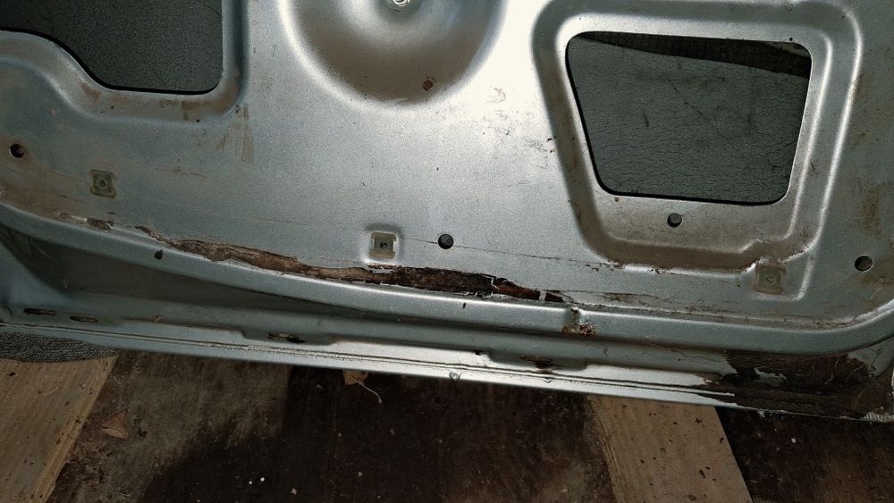 Продам задні  двері для ваз 2110