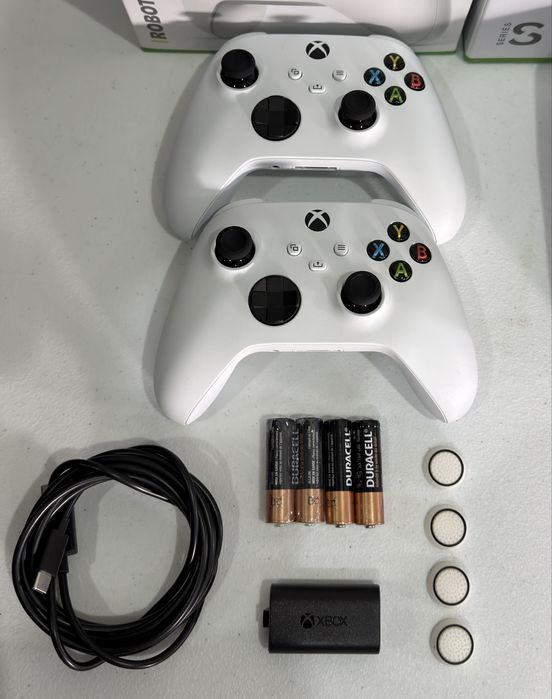 Xbox Series S 512GB  + 2 comandos + vários acessórios