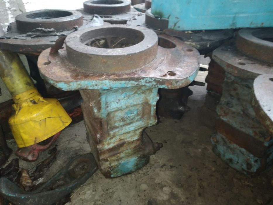 Полуось заднього моста МТЗ 80/82.  Полуось МТЗ.