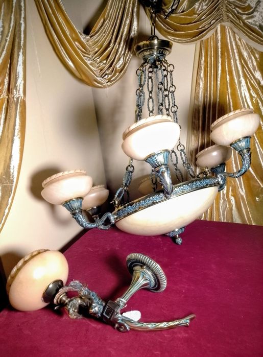 Люстра с Пегасами, камень.