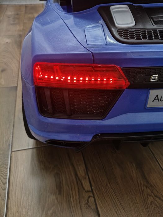 Samochód na akumulator dla dzieci audi R8 spyder