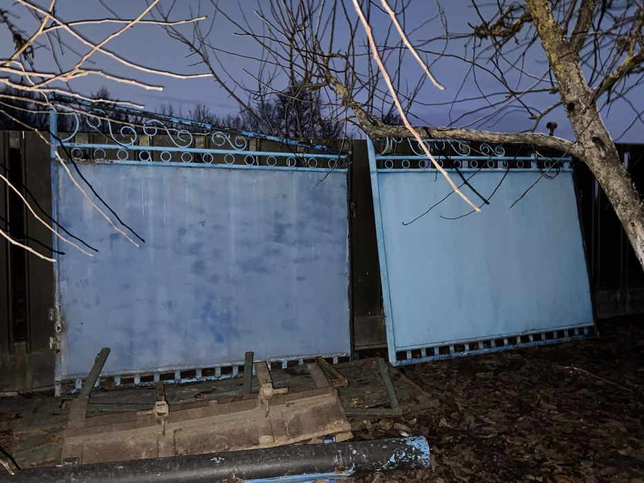 Продам ворота із завісами