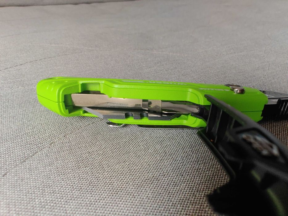 Nóż tapicerski 19 mm aluminiowy składany trapezowy Wuber do tapet