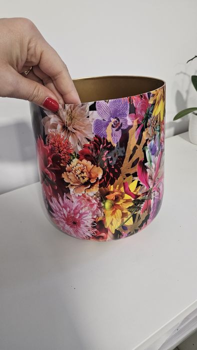 Vaso decorativo em latão