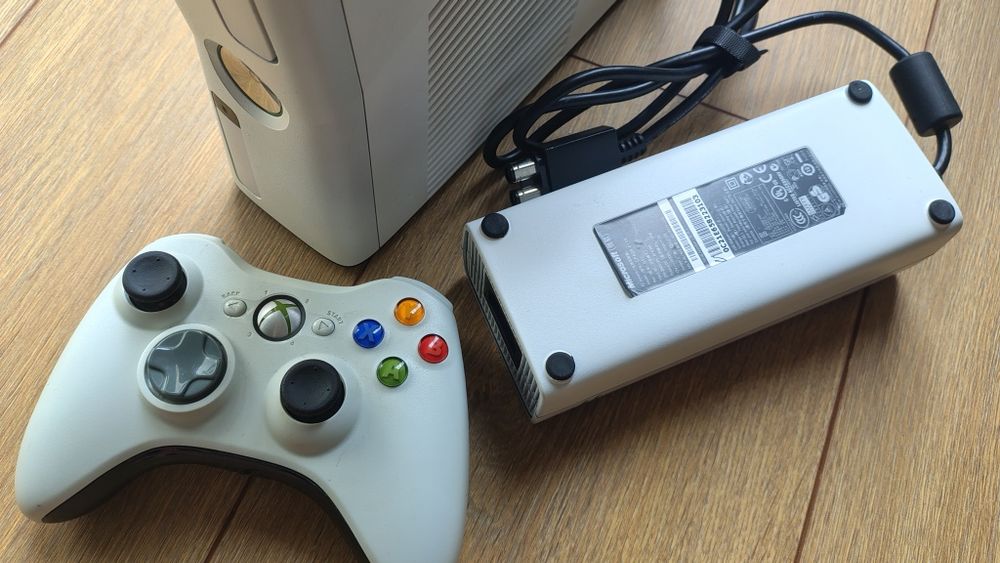 Xbox 360 Slim TRINITY | RGH 3.0 | HDD 500GB | Custom White-Black | Serwis