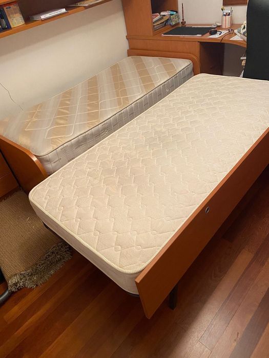 Cama dupla de madeira com gavetão