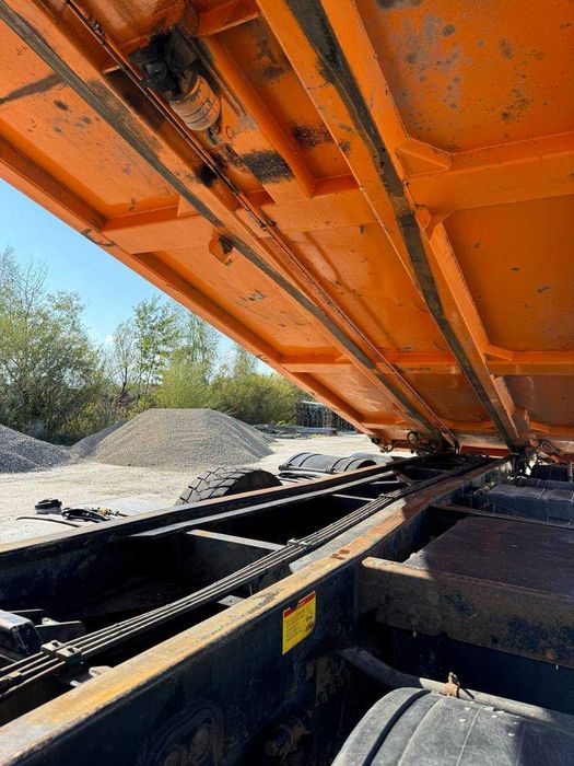 Самоскид повнопривідний з 25 кубовим герметичним кузовом