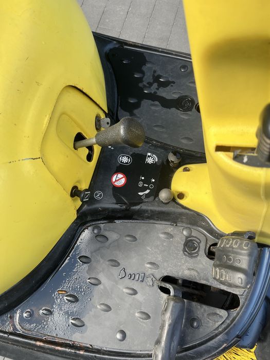 Zamiatarka samojezdna karcher 1000t