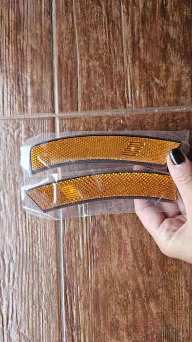 Rivian отражатель накладки крыла