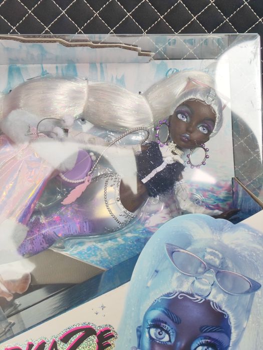 Mermaze Mermaiadz Winter lalka syrena Crystabella color change