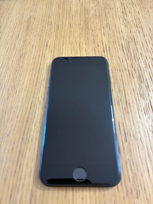 Iphone SE 2020 + Base De Carregamento Belkin + Capa Spigen Liquid Air