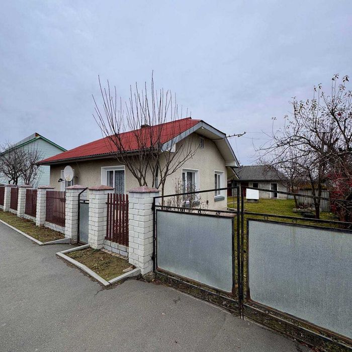 Продається домогосподарство 200м2  біля Франківська, с. Марківці