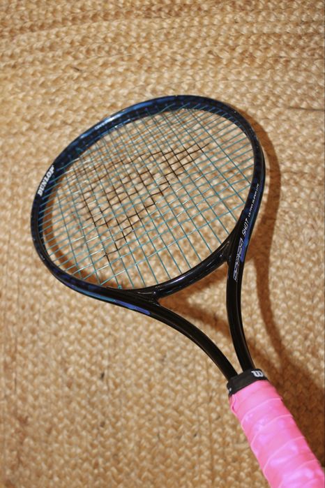 Raquete Dunlop azul e preta