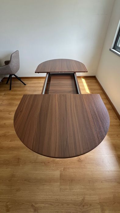 Mesa de jantar extensível 160-200×90×75 cm - para 6-8 pessoas - cantos arredondados - tampo espesso - MDF - marrom