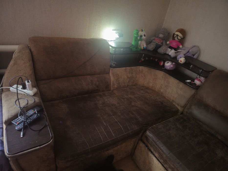 Продам диван угловой шикарный...