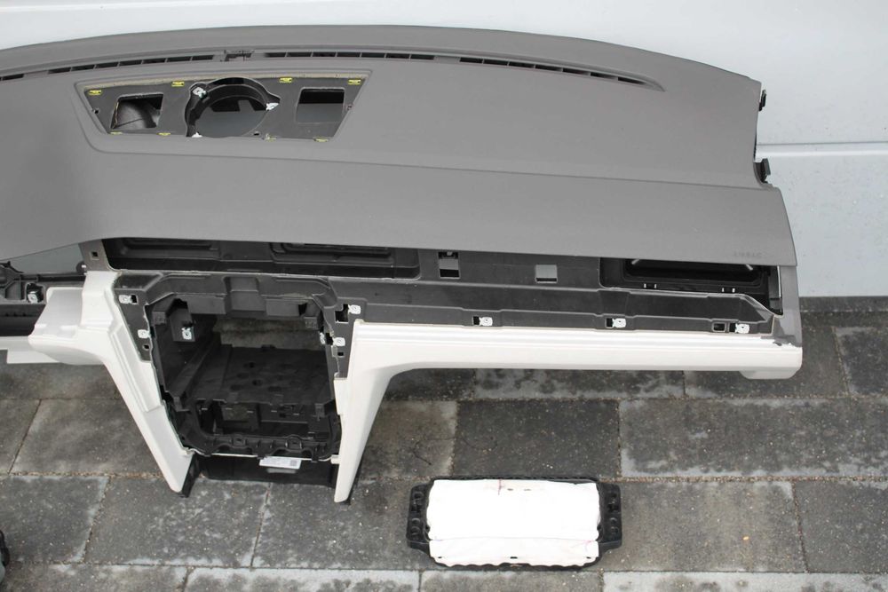VW Passat B8 lift konsola airbag pasy szara oryginalna