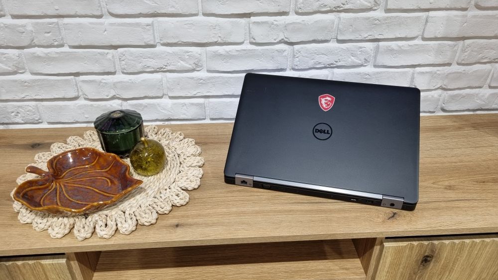 DELL Latitude E5570 15.6" FHD IPS i7-6820HQ 16GB Ram Radeon R7 Win11