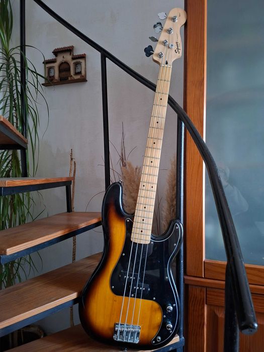 Baixo Squier P Bass Affinity (Indonesia) + Bag Fender