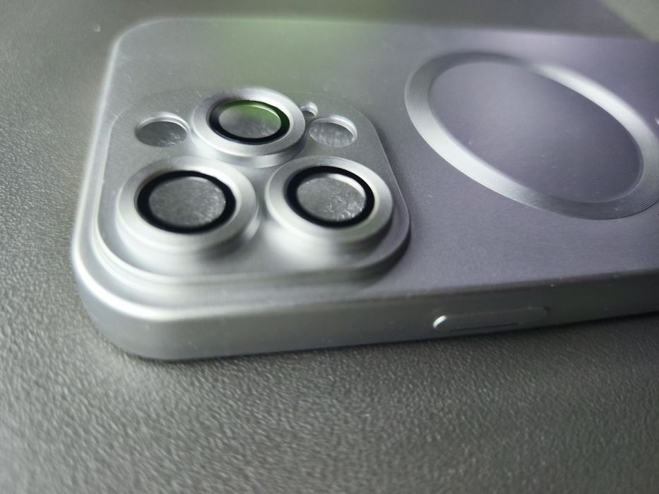 Capa Premium Titânio para iPhone 16 Pro Max – MagSafe – Nova