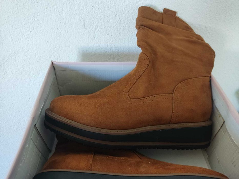 Botas nunca usadas