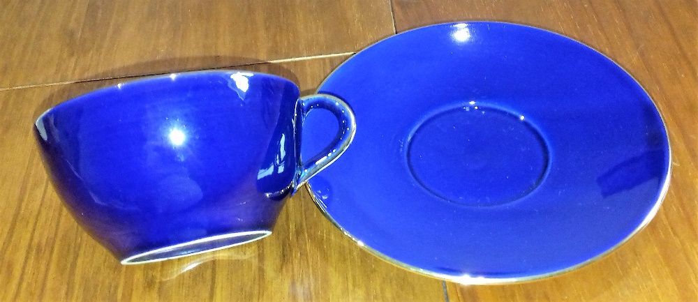 2 conjuntos de Chávenas e Pires antigos - RB Alcobaça