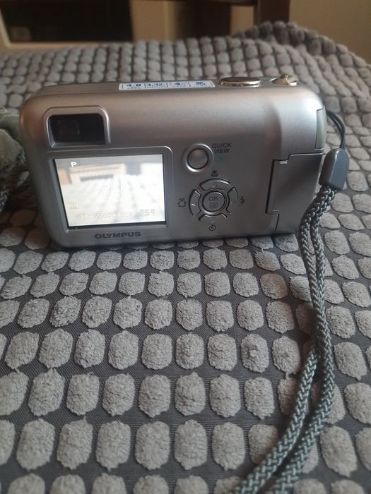 Фотоапарат Olympus C-460.