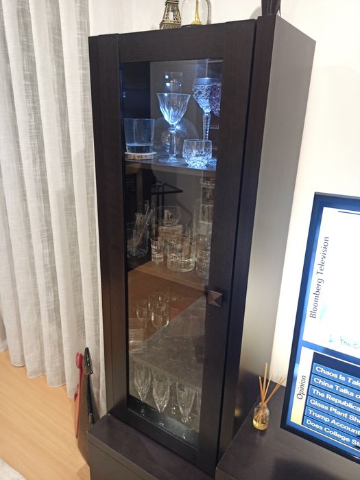 Móvel TV com cristaleira ( Cor Wengue )