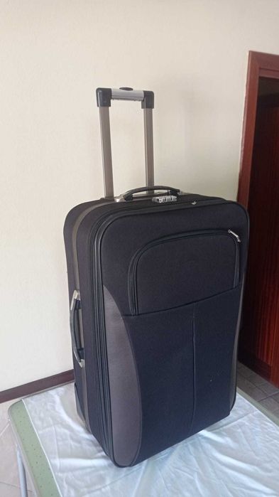 Mala de viagem grande com rodas