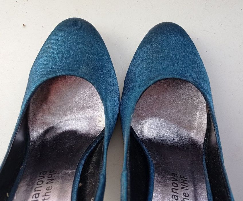 Новые кожаные туфли.