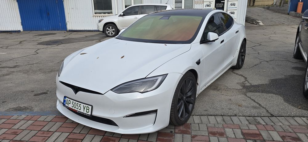 Tesla model S 2021год