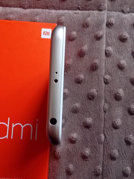 Редмі 5А донор в гарному стані, на запчястини не включаєтця.