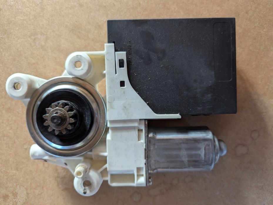 Скло підйомник Volvo V50