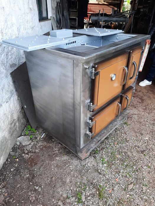 Fogão a lenha restaurado como novo