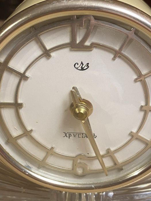 Relógio de Mesa Soviético, modelo ‘Kristal’. Art déco.