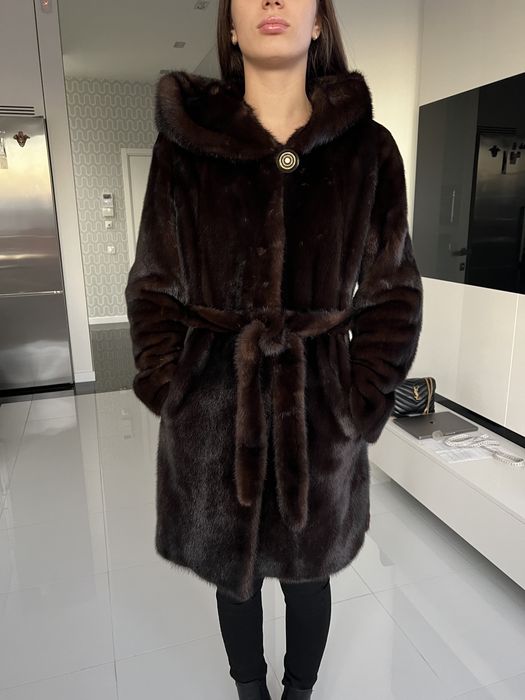 Шуба норкова Amato / Black Nafa с капюшоном