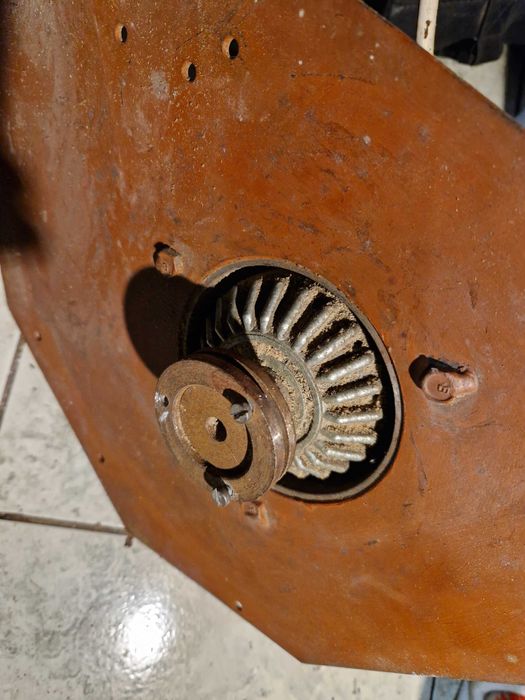 silnik bezszczotkowy z wyłacznikiem i mocowaniem silnika i napędu