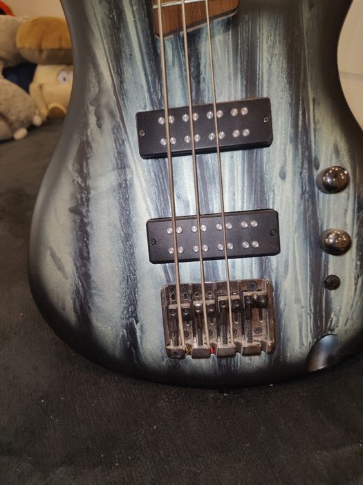 Gitara basowa Ibanez